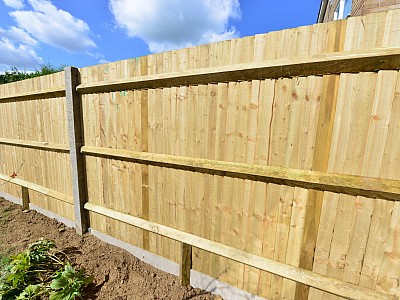 An example of Closed Board Fencing with Arris Rails
