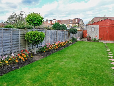 Well established Garden Fencing in a well kept and tidy garden